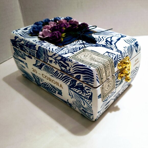 Suenos de Saundra Upcycled Collection, RARE Blue in Green Cigar Box, Home Decor - Picture 8 of 10